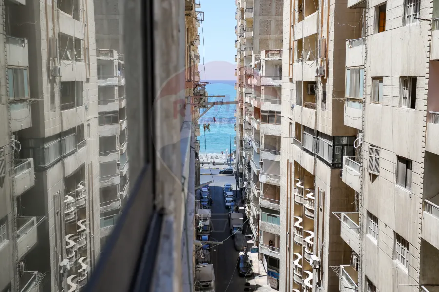 شقة للبيع 100 م ميامي (ش 45 خطوات من البحر)