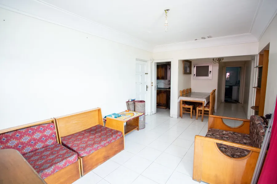 شقة للبيع 135م العصافرة (على البحر مباشرة)