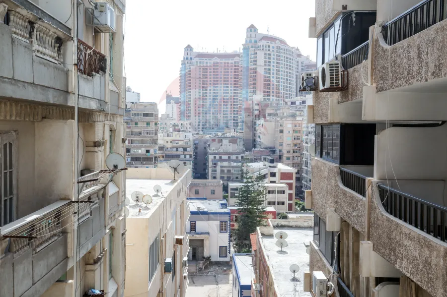 شقة للبيع 200 م لوران ( خطوات من ش شعراوى والبحر )