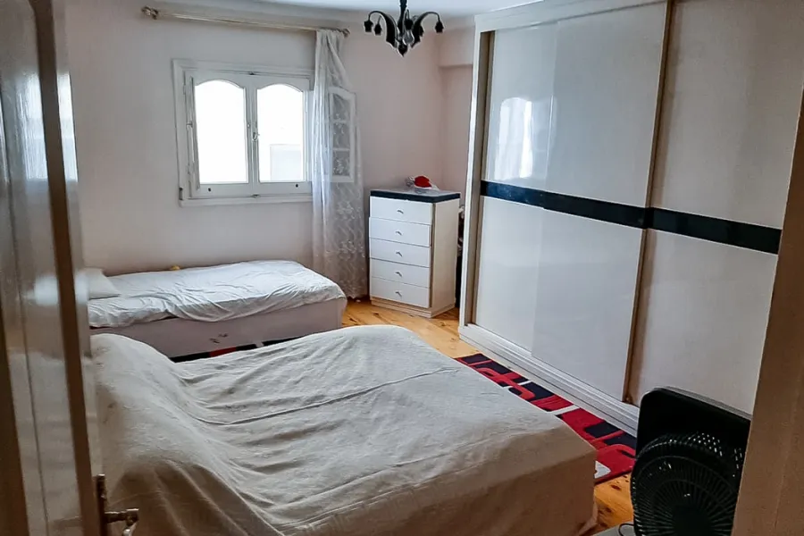 شقة للايجار قانون جديد 140م رشدى (ش أبو قير مباشرة)