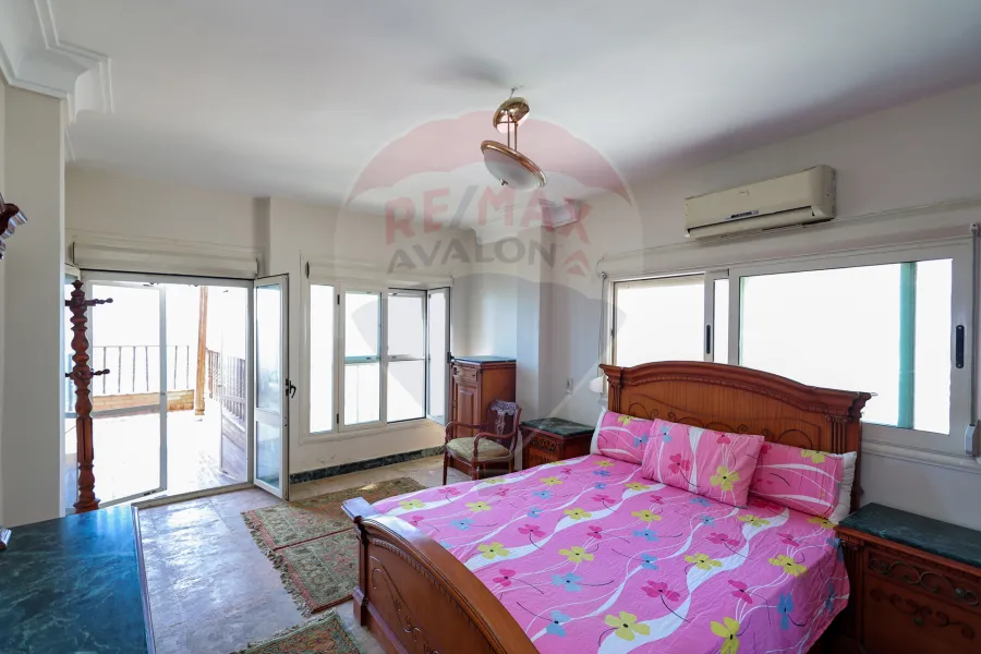 شقة دوبليكس للبيع 260 م المندرة (علي البحر مباشرة)