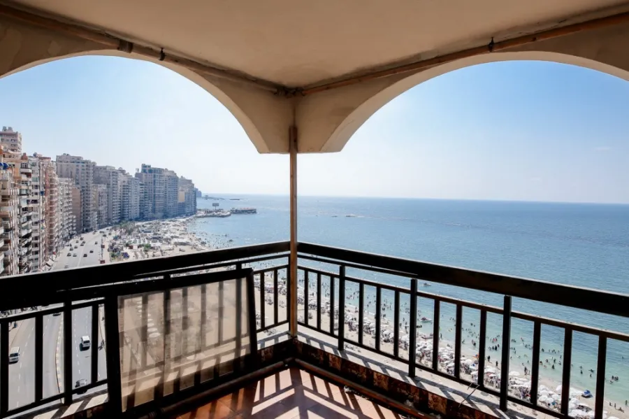 شقة للبيع 200م المندرة - على البحر مباشرة