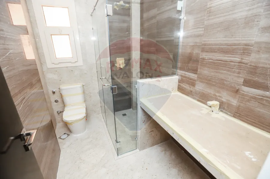 standalon Villa for Sale 418 m King Marriott (jiwar Compound)