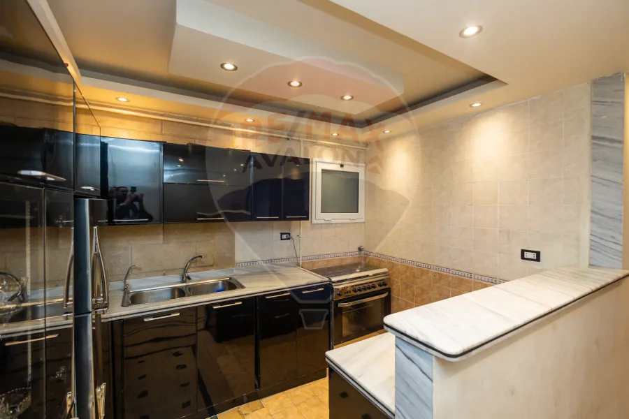 شقة للبيع 140 م المندرة (أمام كوبري 45 - على البحر مباشرة)