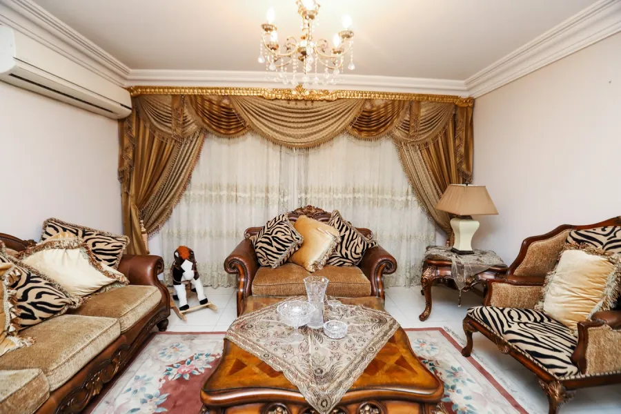 شقة للبيع 200م سموحة (ش الفردوس - المربع الذهبي)