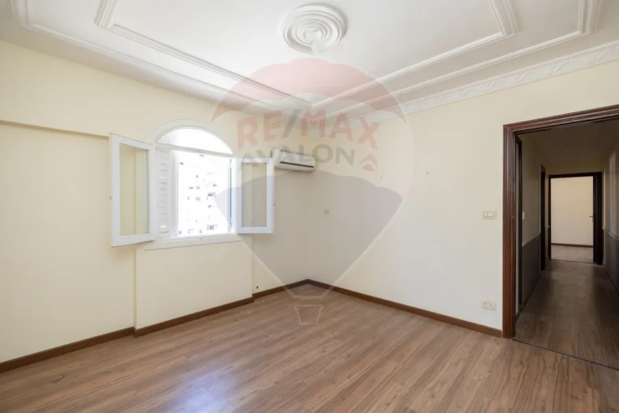 شقة للبيع 130 م كفر عبده (شارع إبراهيم راجي)