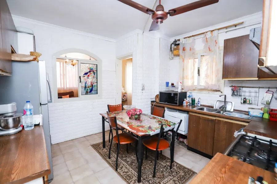 شقة للبيع  200 م سموحة (خلف ميدان فيكتور عمانوئيل)