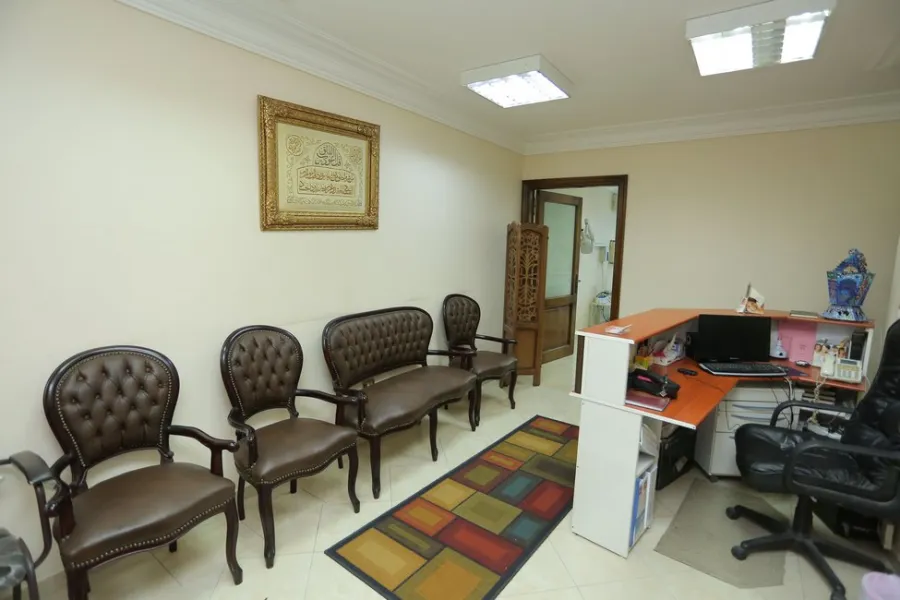 عيادة للبيع 60م سبورتنج (أمام نادي سبورتنج)