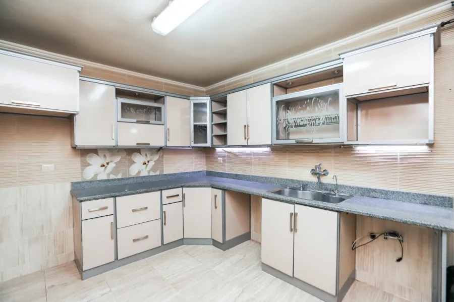 شقة للبيع 195 م مصطفي كامل ( ش ابو قير مباشرة )