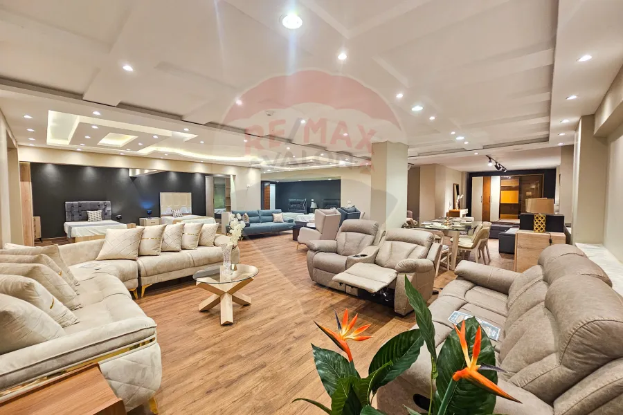 محل + صندرة للبيع 550 م  الإبراهيمية (على البحر مباشرة)