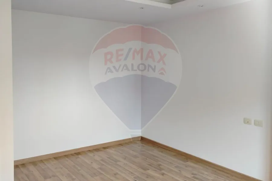 شقة للبيع 290 م سموحة (كريستال تاورز)