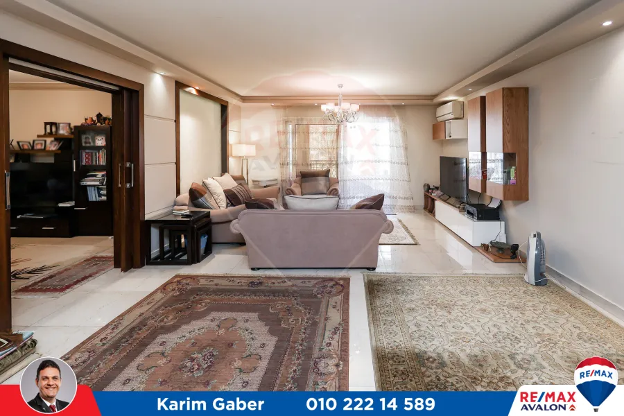 شقة للبيع 245م سموحة (منطقة الفيلات)