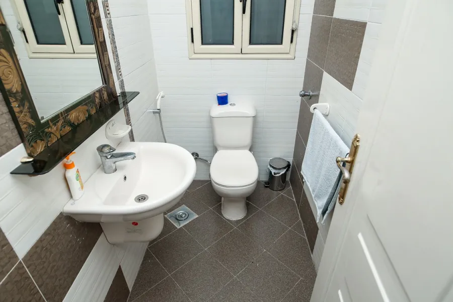 شقة للايجار مفروش 310م كفر عبده (خطوات من ش أبوقير)