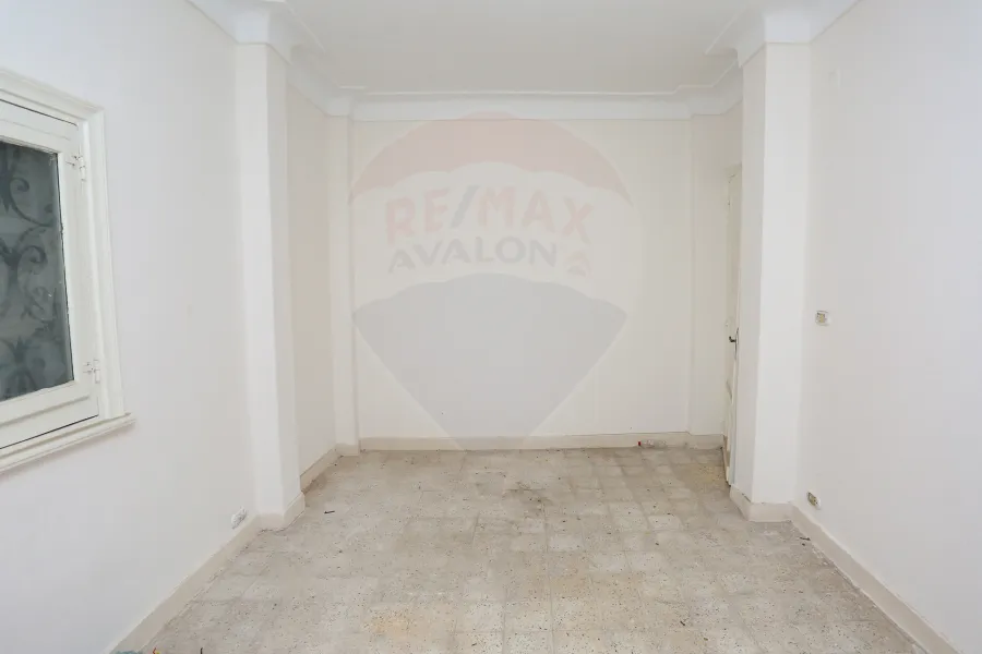 فيلا للبيع 250 م سموحة (ش مصطفي كامل)