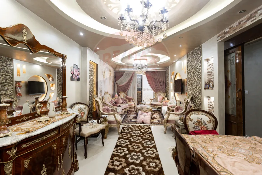 شقة للبيع 125 م محرم بك (خطوات من ش امير البحر الرئيسي)