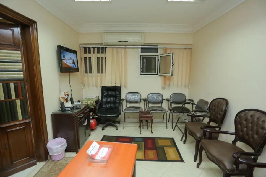 عيادة للبيع 60م سبورتنج (أمام نادي سبورتنج)