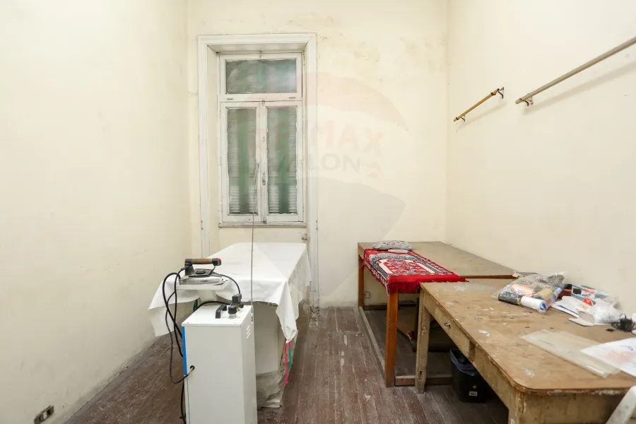 Mezzanine 400m for rent Camp Chezar (Port Saied St.)