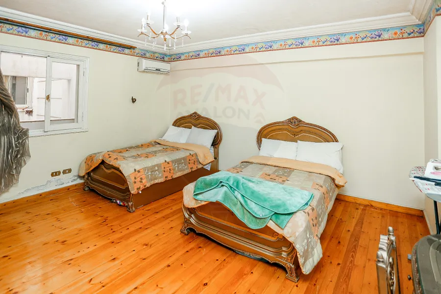 شقة للبيع 315 م جليم (علي البحر مباشرة)