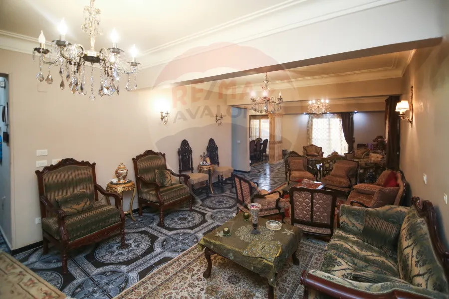 شقة للبيع 300 م سيدي جابر (خطوات من البحر)