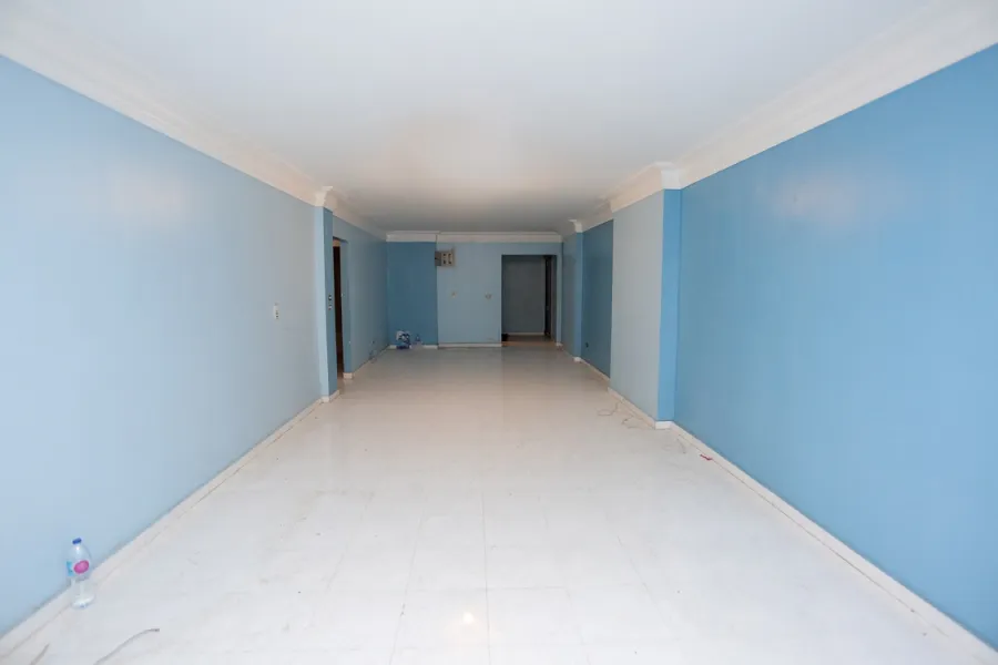 شقة للبيع 185م سموحة (كومباوند الشرطة - بجوار جامعه فاروس)