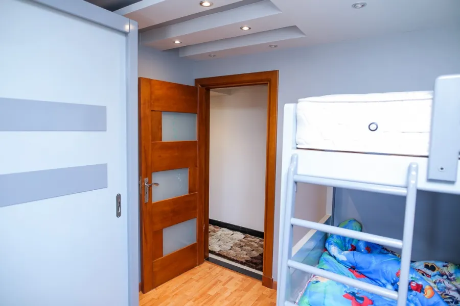 شقة للايجار مفروش 180م سان ستيفانو ( على الترام )