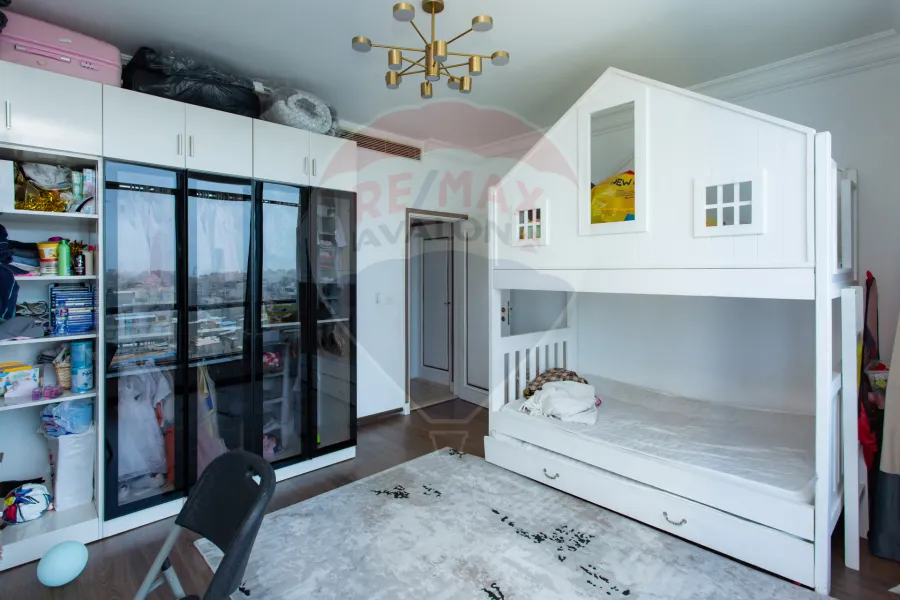 شقة للبيع 235 م ستانلي (علي البحر مباشرة - عمارة براند)