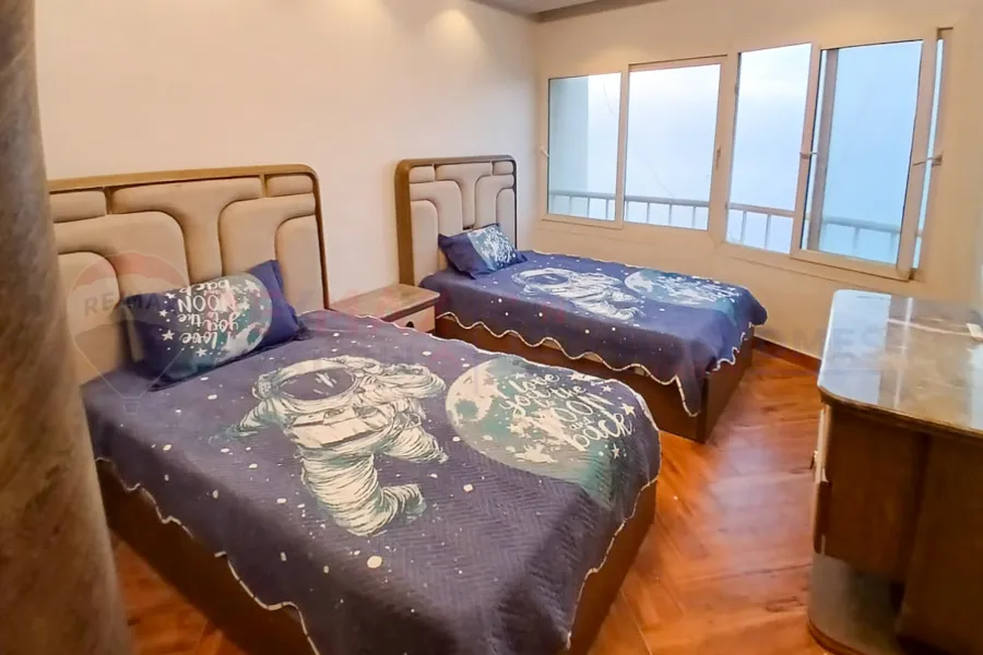 شقة للبيع 145 م ستانلي (علي البحر مباشرة)