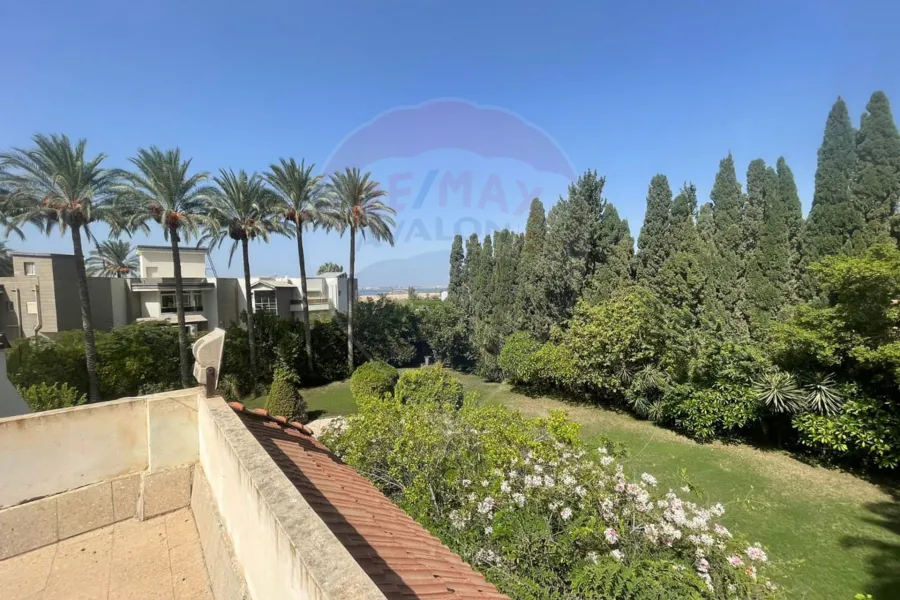 Duplex villa registered with a blue contract for sale 2,150 m King Mariout (compound beside Africana hotel)