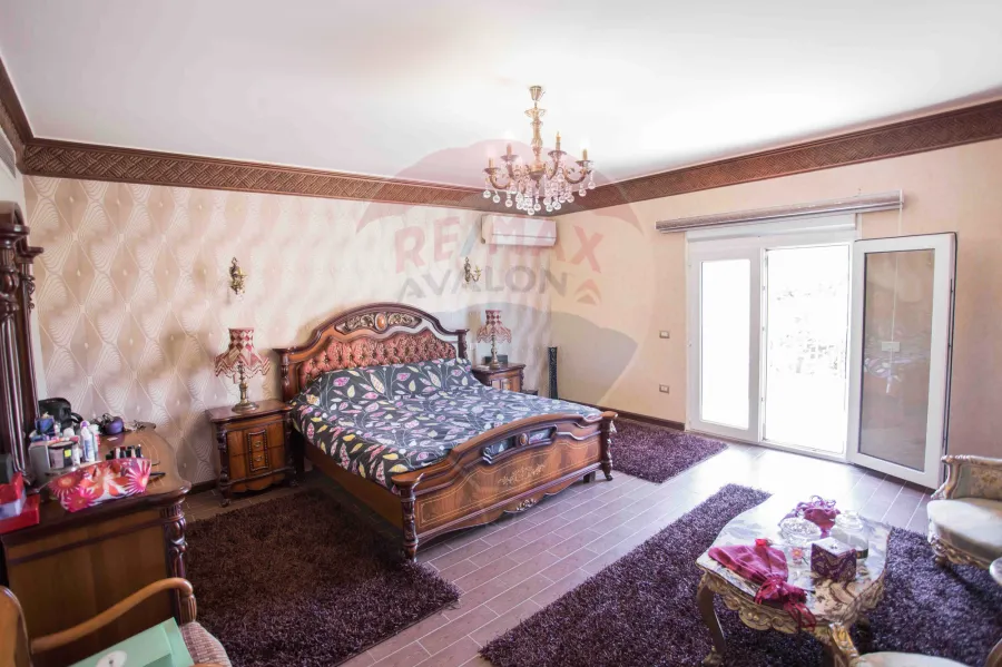 فيلا تريبلكس مفروشة للايجار475 م محرم بك (كومباوند ميروزا بجوار كارفور)