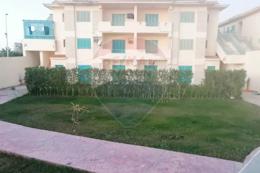 2 شاليه للبيع 160 م + حديقة الساحل الشمالي ( قرية جولدن بيتش - بحري الطريق )