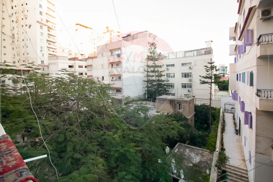 شقة للبيع  170 م كفر عبده (ش مينا)