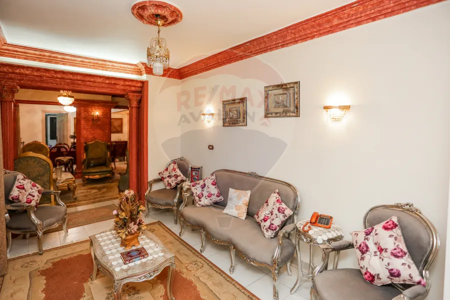 شقة للبيع 200 م سيدي بشر  (ش جمال عبد الناصر)