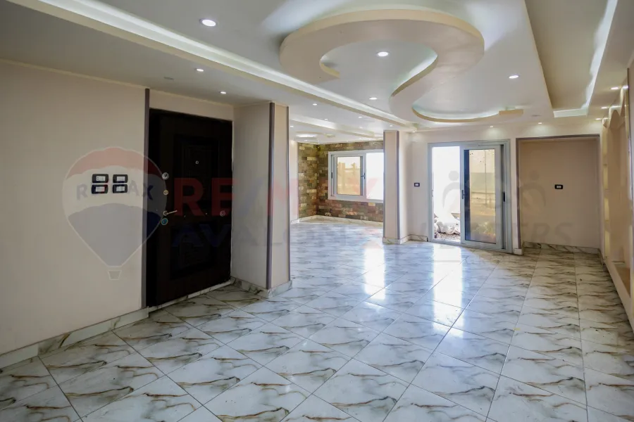 شقة للبيع 187 م كليوباترا (علي البحر مباشرة)