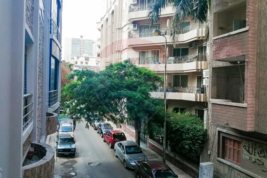 Apartment For Sale 210 m Stanly (Steps from the Sea.)