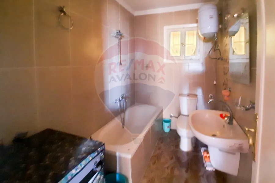 شقة للايجار 105 م رشدي (علي الترام مباشرة - خطوات من ش سوريا)