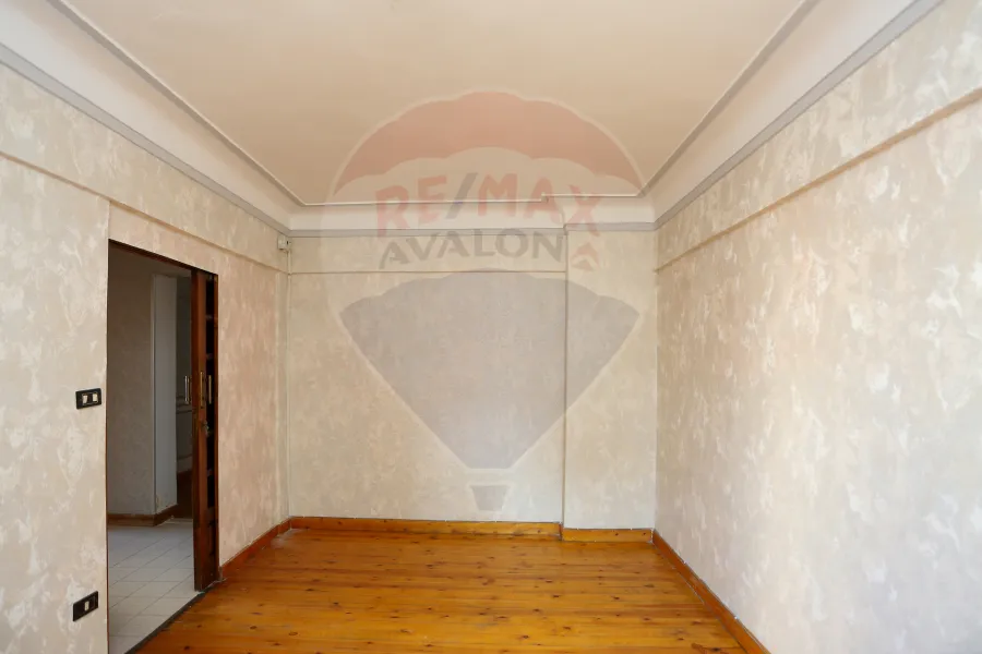 شقة للايجار 170 م كفر عبده (ش سكينة بنت الحسين)