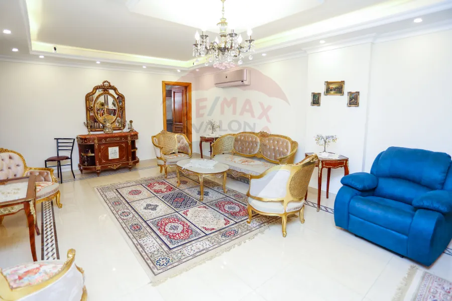 شقة للبيع 195 م زيزينيا ( ش مصطفي عبد الرازق  )