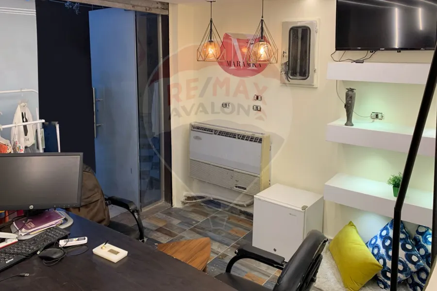 Shop 11 m + up-floor 11 m for sale 25 m Smouha (Victor Emanuele st.)