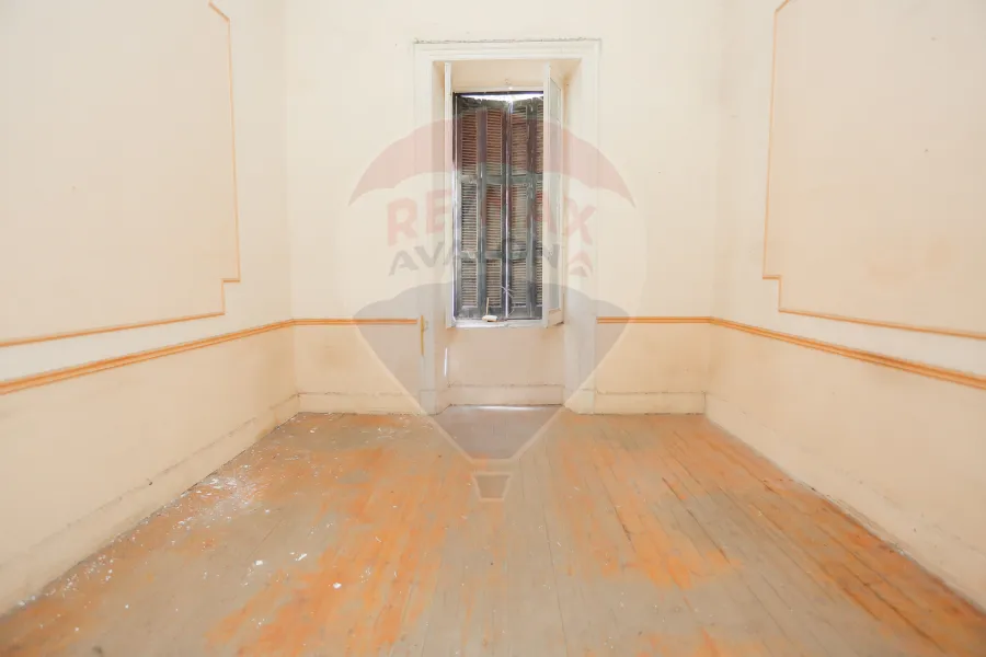 Castle for sale Al-Hay Al-Latiny (Steps from Fouad St. and Sultan Hussein St.) 1,460 m