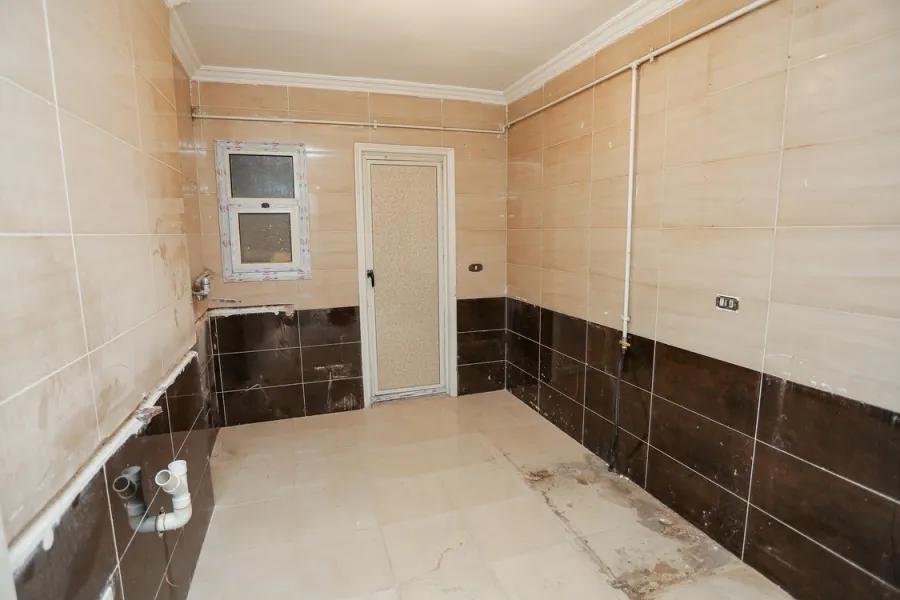 شقة للبيع 185م سموحة (كومباوند الشرطة - بجوار جامعه فاروس)