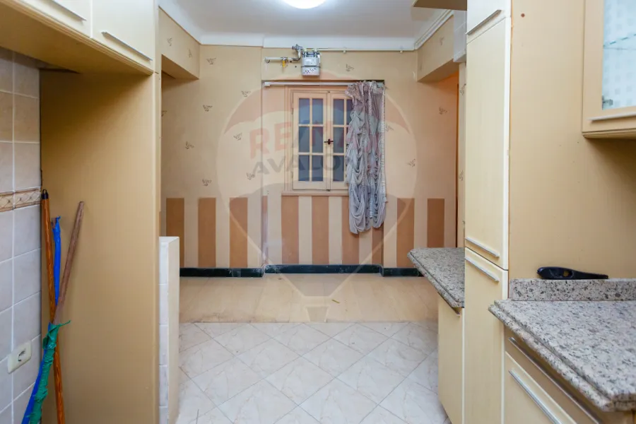 شقة للبيع 175 م السرايا (علي البحر مباشرة)