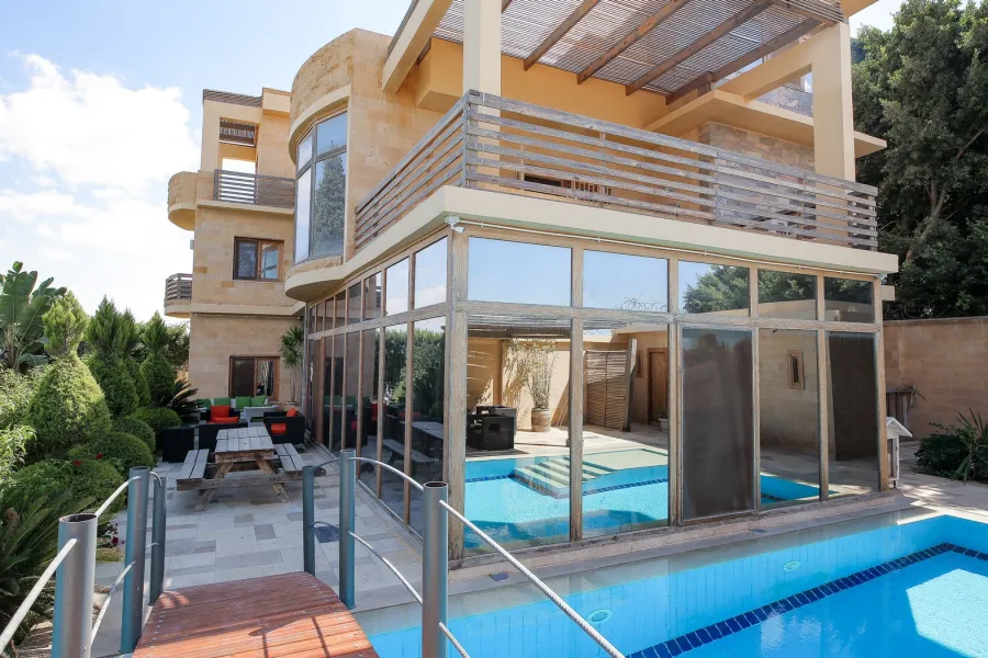 فيلا مستقلة للبيع 1100م  كينج مريوط (أعلي ربوه في البحيرة - خطوات من هيلتون كينج رانش والأستاد)