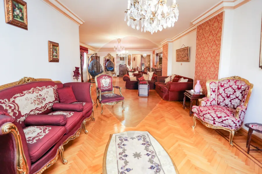 شقه للبيع 265 م صافي جليم (شارع ابوقير مباشرة - تطل علي ميدان جليم)