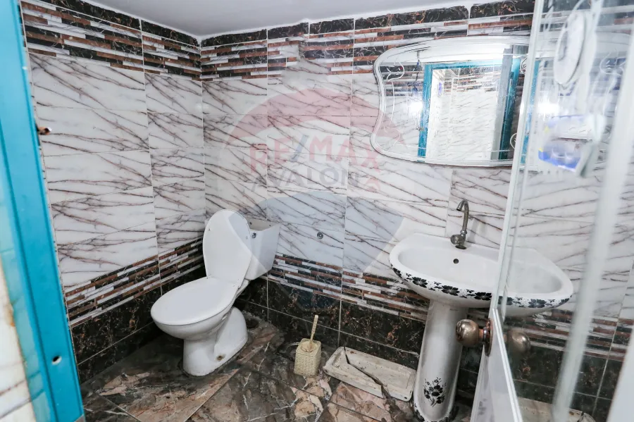 Shop for sale 300 m Sidi Beshr (Directly on taram station)