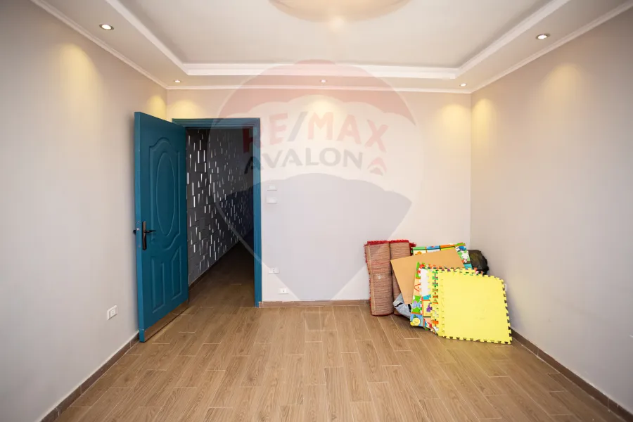 شقة للبيع 217 م سابا باشا (خطوات من ش ابو قير)