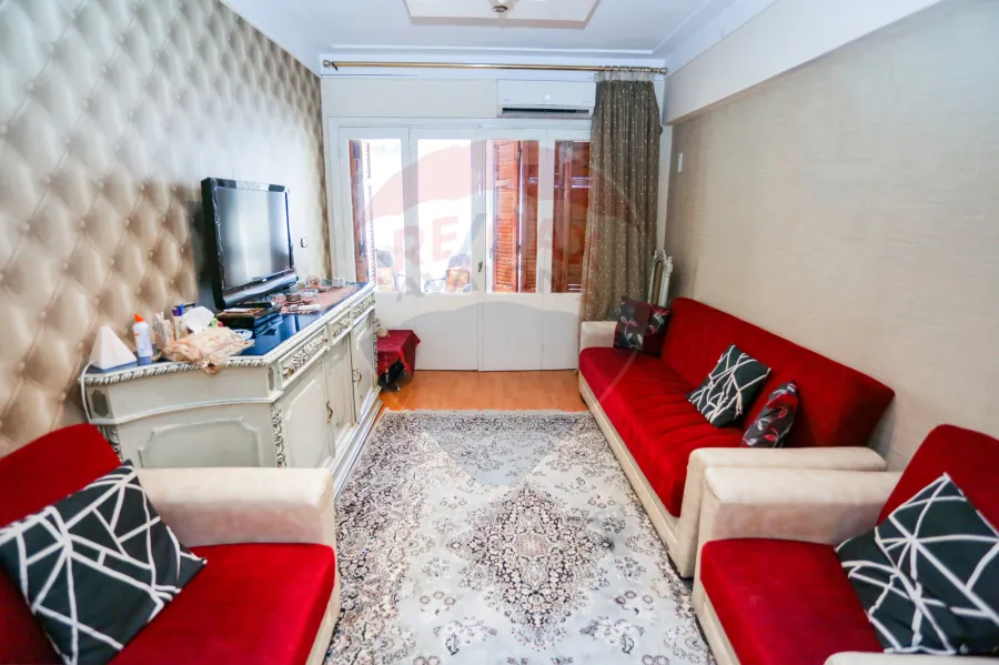 شقة للبيع 140 م رشدي (علي الترام مباشرة)