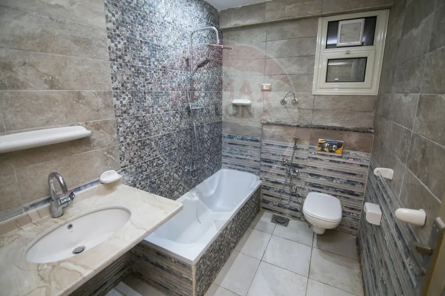 Apartment for sale 225 m Stanley (Steps from the sea - Stanley Towers) - 9,000,000 EGP