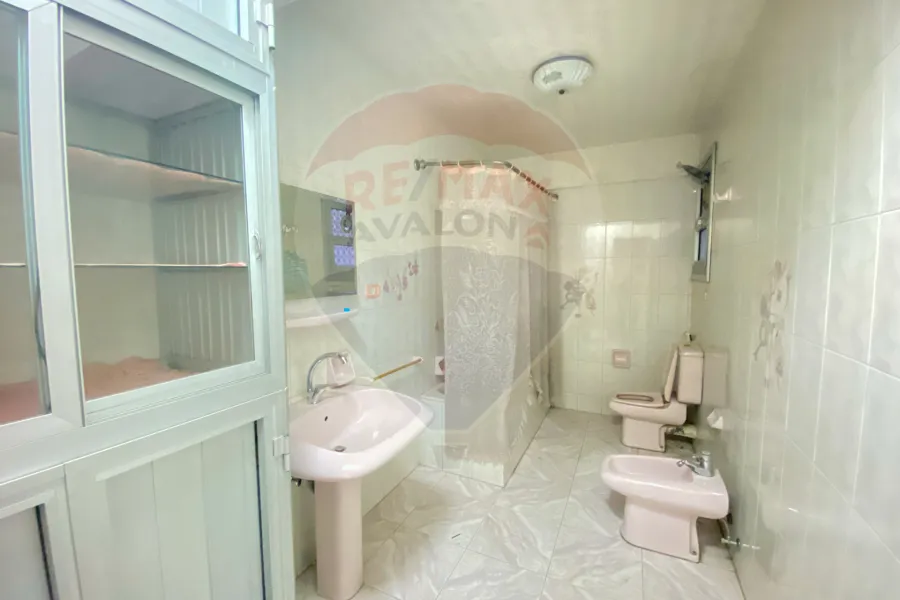 شقة للإيجار 200 م رشدي (ش الإسماعلية)