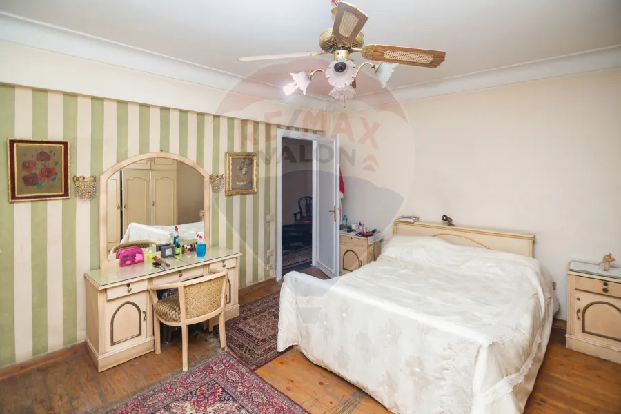 شقه للبيع 180 م كامب شيزار (ش بورسعيد الرئيسي)