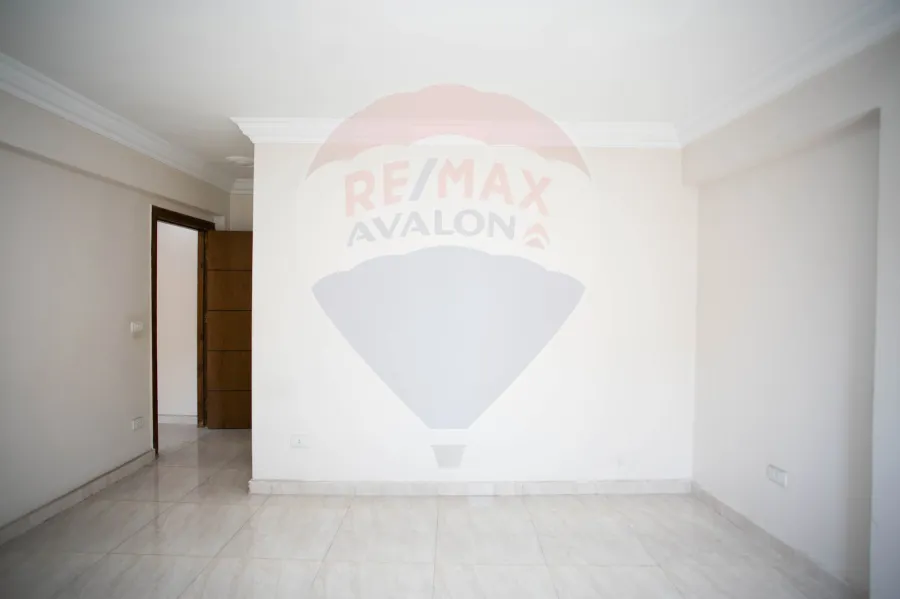 شقة للبيع 160 م ميامي (متفرع من ش جمال عبد الناصر)